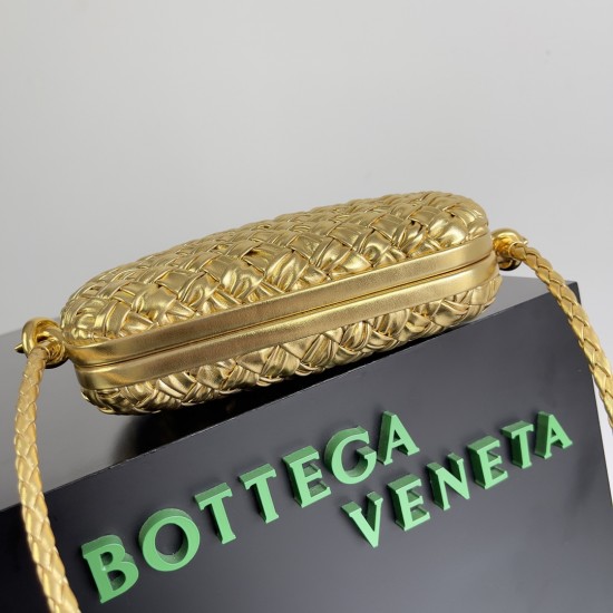 BottegaVeneta Knot On Strap Dinner Package Size: 20.5*6*12.5CM