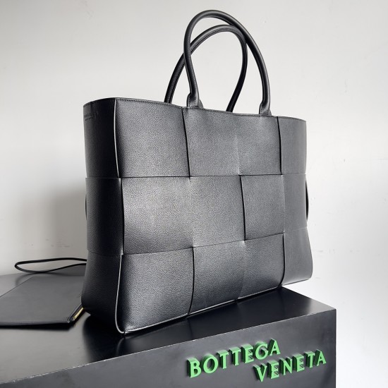 BottegaVeneta Large Arco Tote Bag