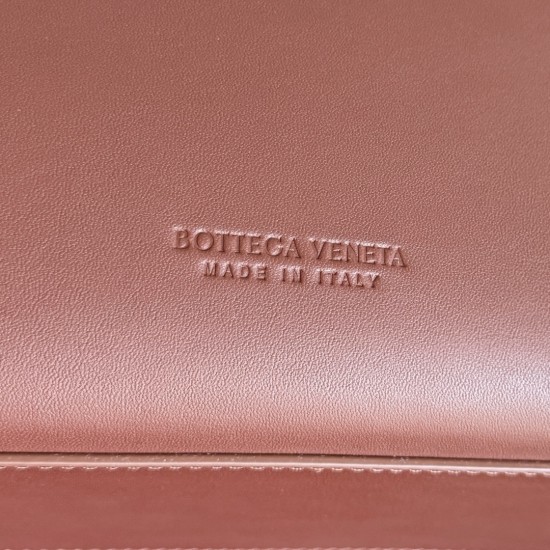 Bottega Veneta Medium Andiamo