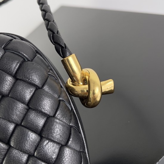 BottegaVeneta Knot On Strap Dinner Package Size: 20.5*6*12.5CM