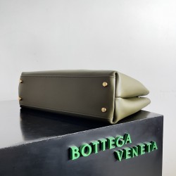 Bottega Veneta Medium Andiamo