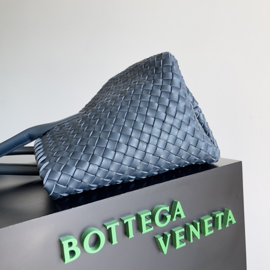 Bottega Veneta Medium Cabat