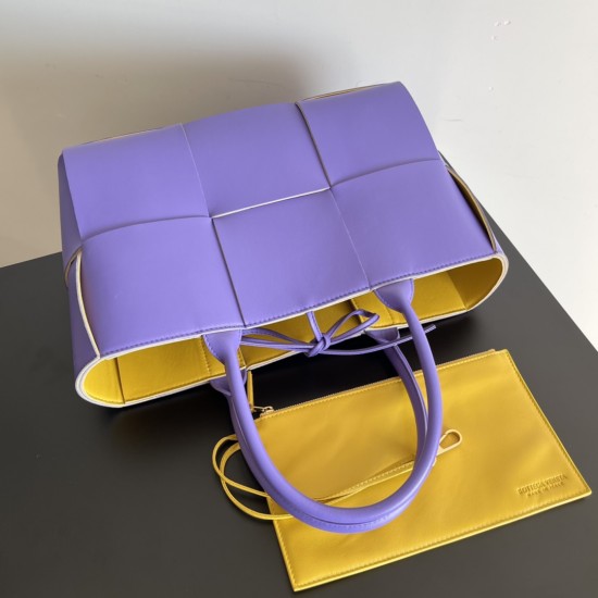 Bottega Veneta Arco Tote Size：30*20*11.5cm