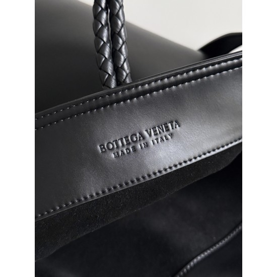 Bottega Veneta Liberta Bucket