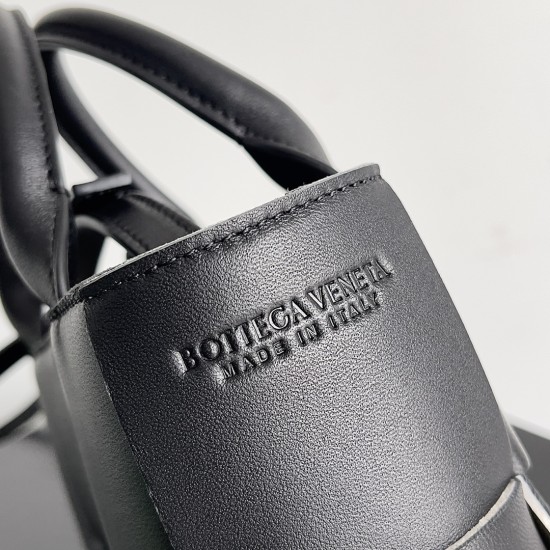 Bottega Veneta Mini Arco Tote