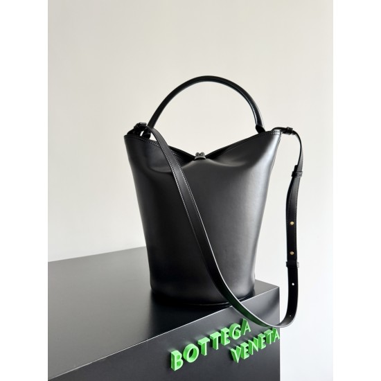 Bottega Veneta Liberta Bucket
