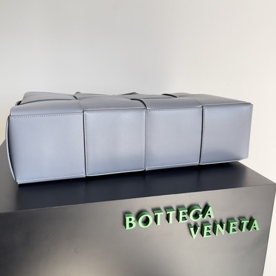 BottegaVeneta Large Arco Tote Bag