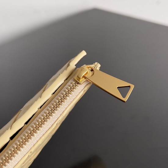 Bottega Veneta Intrecciato Medium Bi-Fold Wallet