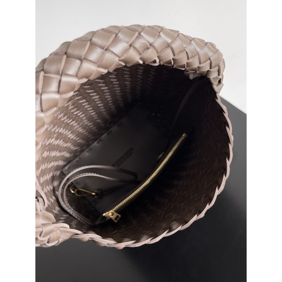 Bottega Veneta Cabat Bucket