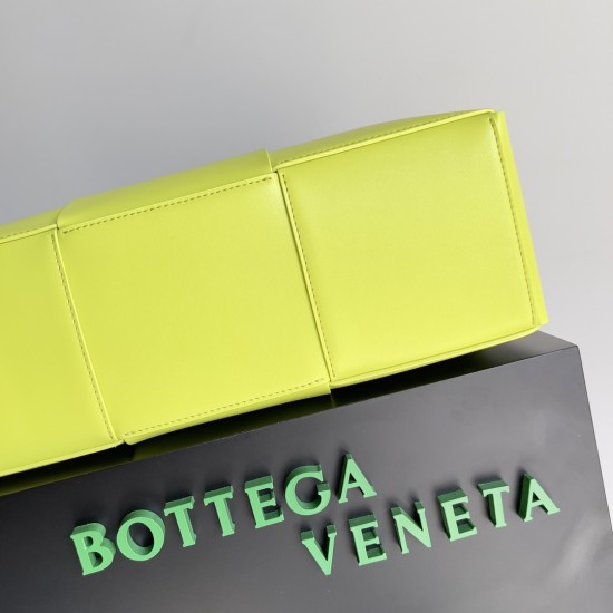 BottegaVeneta Large Arco Tote Bag