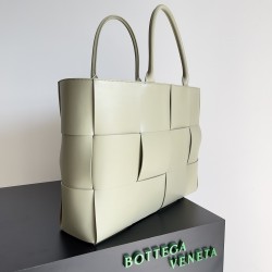 BottegaVeneta Large Arco Tote Bag