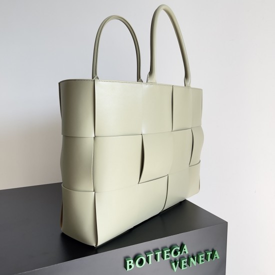 BottegaVeneta Large Arco Tote Bag