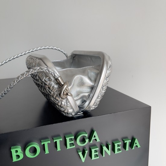 BottegaVeneta Knot On Strap Dinner Package Size: 20.5*6*12.5CM