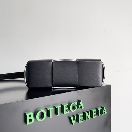 Bottega Veneta Mini Arco Tote