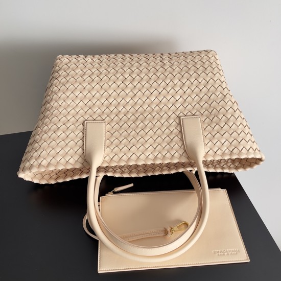 Bottega Veneta Medium Cabat