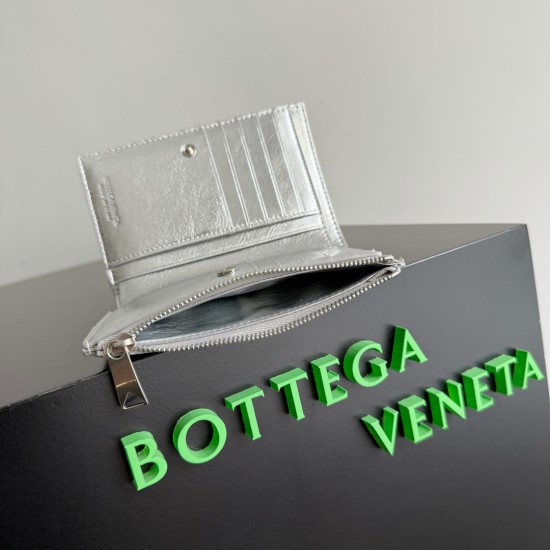 Bottega Veneta Intrecciato Medium Bi-Fold Wallet