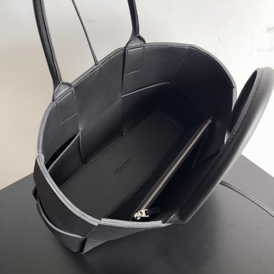 Bottega Veneta Arco Tote Size：30*20*11.5cm