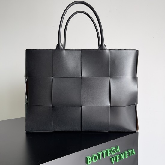 BottegaVeneta Large Arco Tote Bag