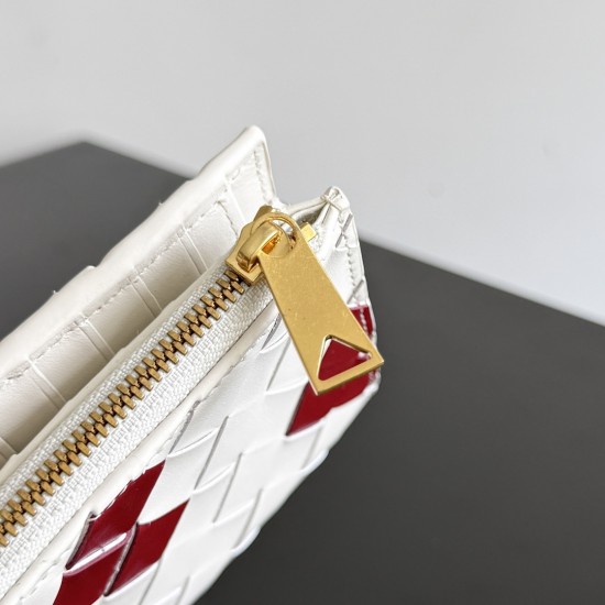 Bottega Veneta Intrecciato Medium Bi-Fold Wallet