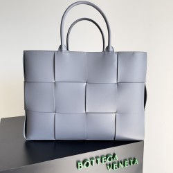 BottegaVeneta Large Arco Tote Bag
