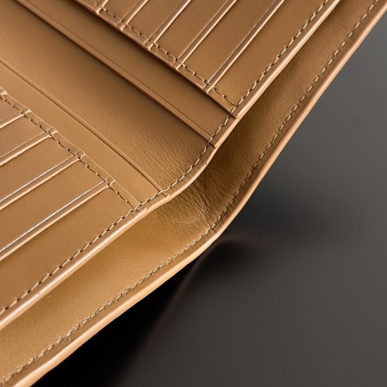 Bottega Veneta Intrecciato Medium Bi-Fold Wallet