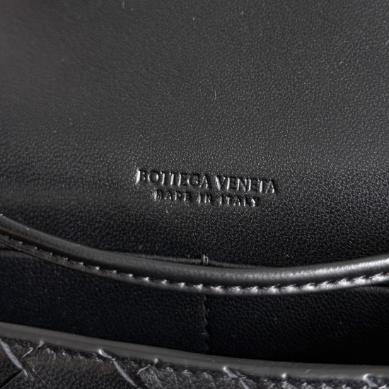 BottegaVeneta Andiamo Daisy Pouch