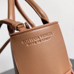 Bottega Veneta Arco Tote