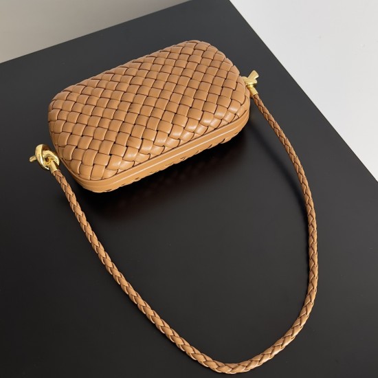 BottegaVeneta Knot On Strap Dinner Package Size: 20.5*6*12.5CM