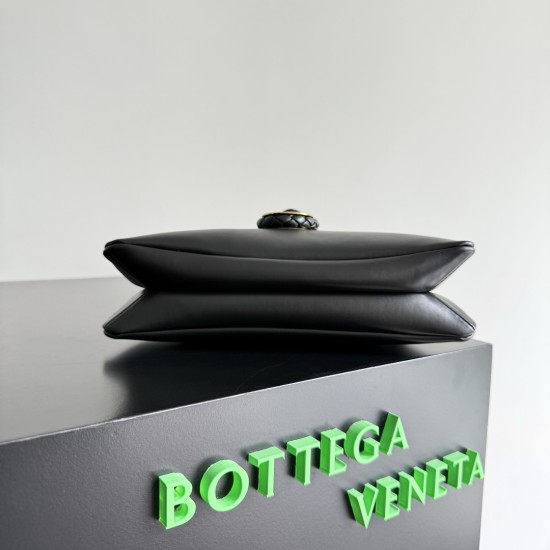 Bottega Veneta Baby Liberta
