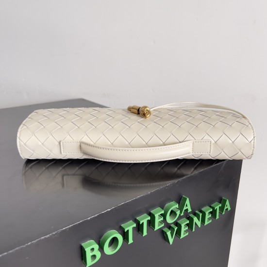 Bottega Veneta Andiamo Clutch