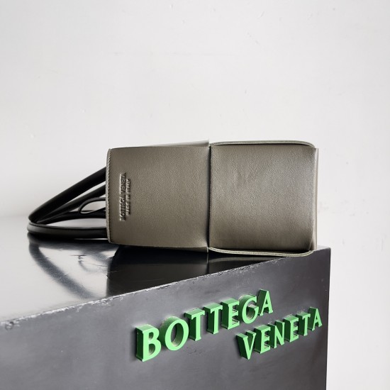 Bottega Veneta Arco Tote Size：30*20*11.5cm