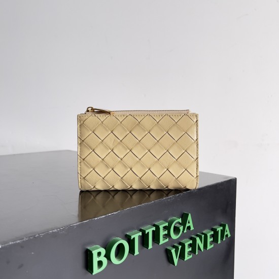Bottega Veneta Intrecciato Medium Bi-Fold Wallet