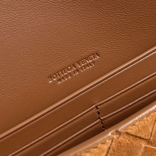 Bottega Veneta Andiamo Clutch