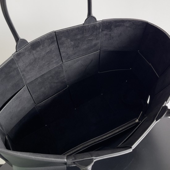 BottegaVeneta Large Arco Tote Bag