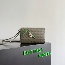 BottegaVeneta Andiamo Daisy Pouch