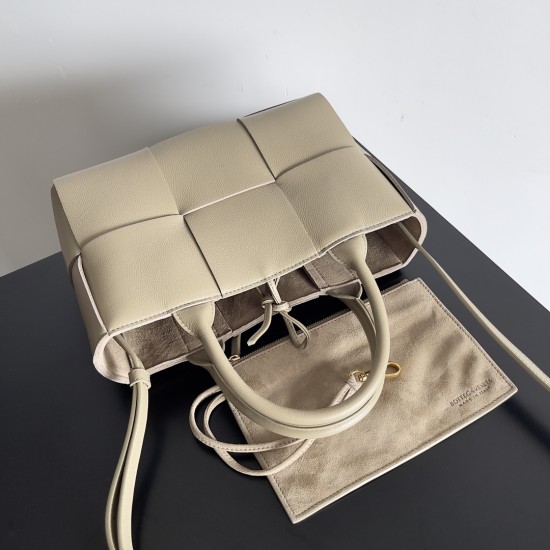 Bottega Veneta Arco Tote