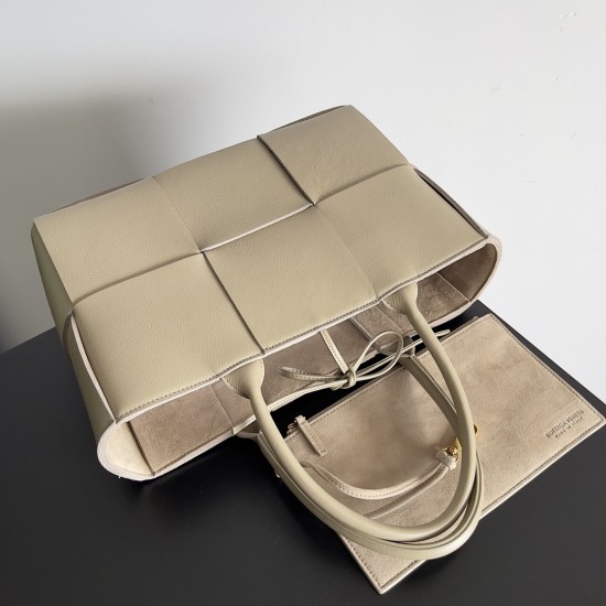 Bottega Veneta Arco Tote Size：30*20*11.5cm