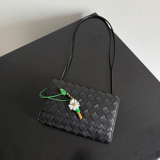 BottegaVeneta Andiamo Daisy Pouch