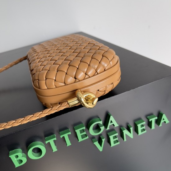BottegaVeneta Knot On Strap Dinner Package Size: 20.5*6*12.5CM