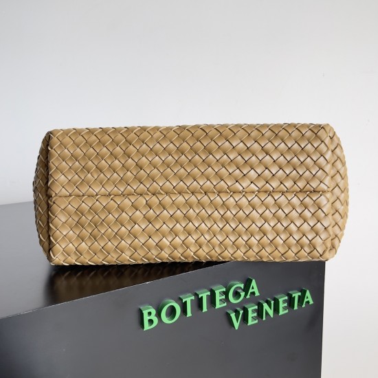 Bottega Veneta Medium Cabat