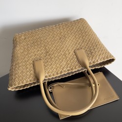 Bottega Veneta Medium Cabat