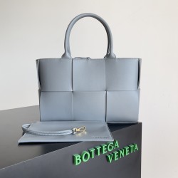 Bottega Veneta Arco Tote Size：30*20*11.5cm