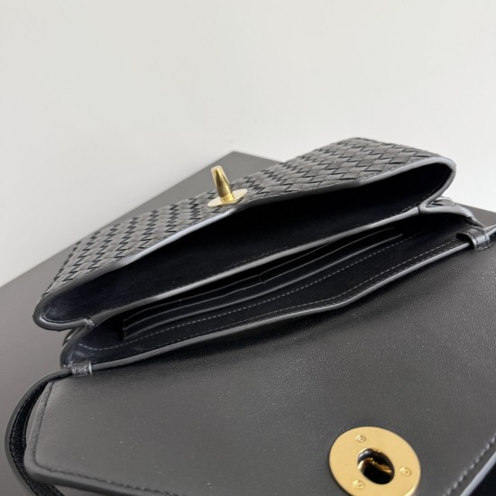 Bottega Veneta Knot Lock