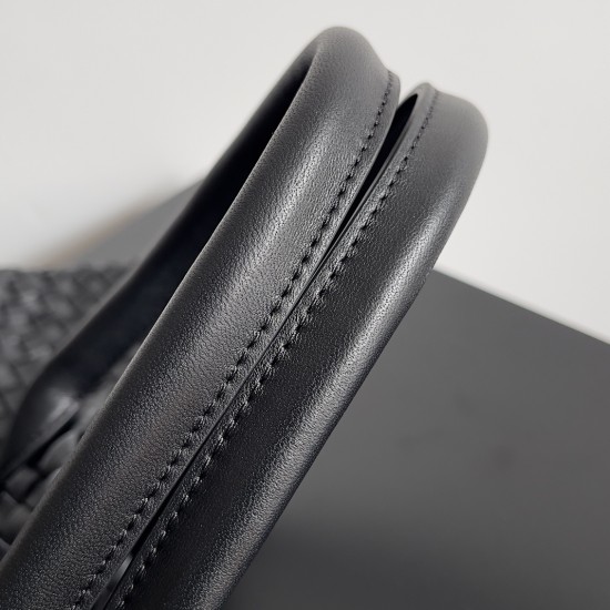 Bottega Veneta Medium Cabat