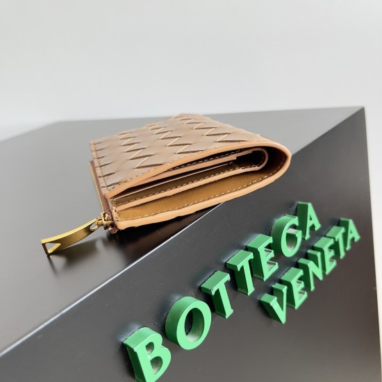 Bottega Veneta Intrecciato Medium Bi-Fold Wallet