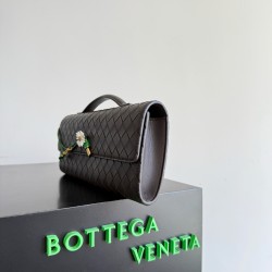 Bottega Veneta Andiamo Clutch Bottega Veneta Andiamo Clutch
