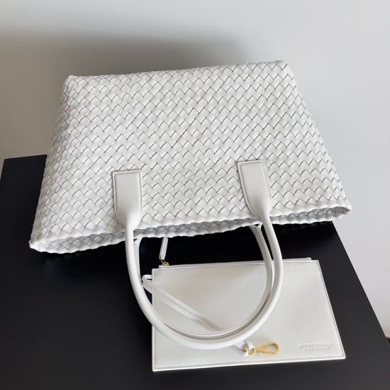 Bottega Veneta Medium Cabat