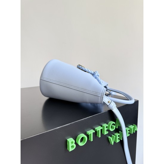 Bottega Veneta Small Liberta Bucket