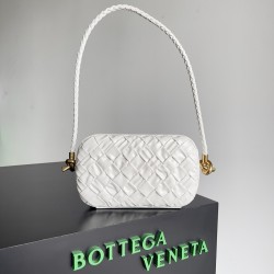 BottegaVeneta Knot On Strap Dinner Package Size: 20.5*6*12.5CM BottegaVeneta Knot On Strap Dinner Package Size: 20.5*6*12.5CM
