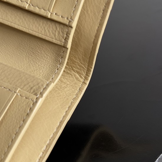 Bottega Veneta Intrecciato Medium Bi-Fold Wallet